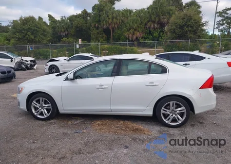 2015 Volvo S60 T5 Premier z USA, uszkodzony, nr VIN YV126MFK5F1344511